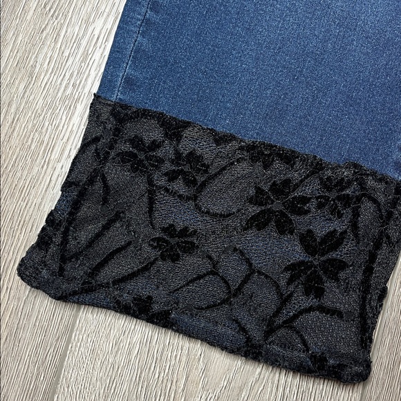 G by Giuliani straight Dark Blue  Jeans with Black Lace Hem nwt size 0 - Picture 2 of 8